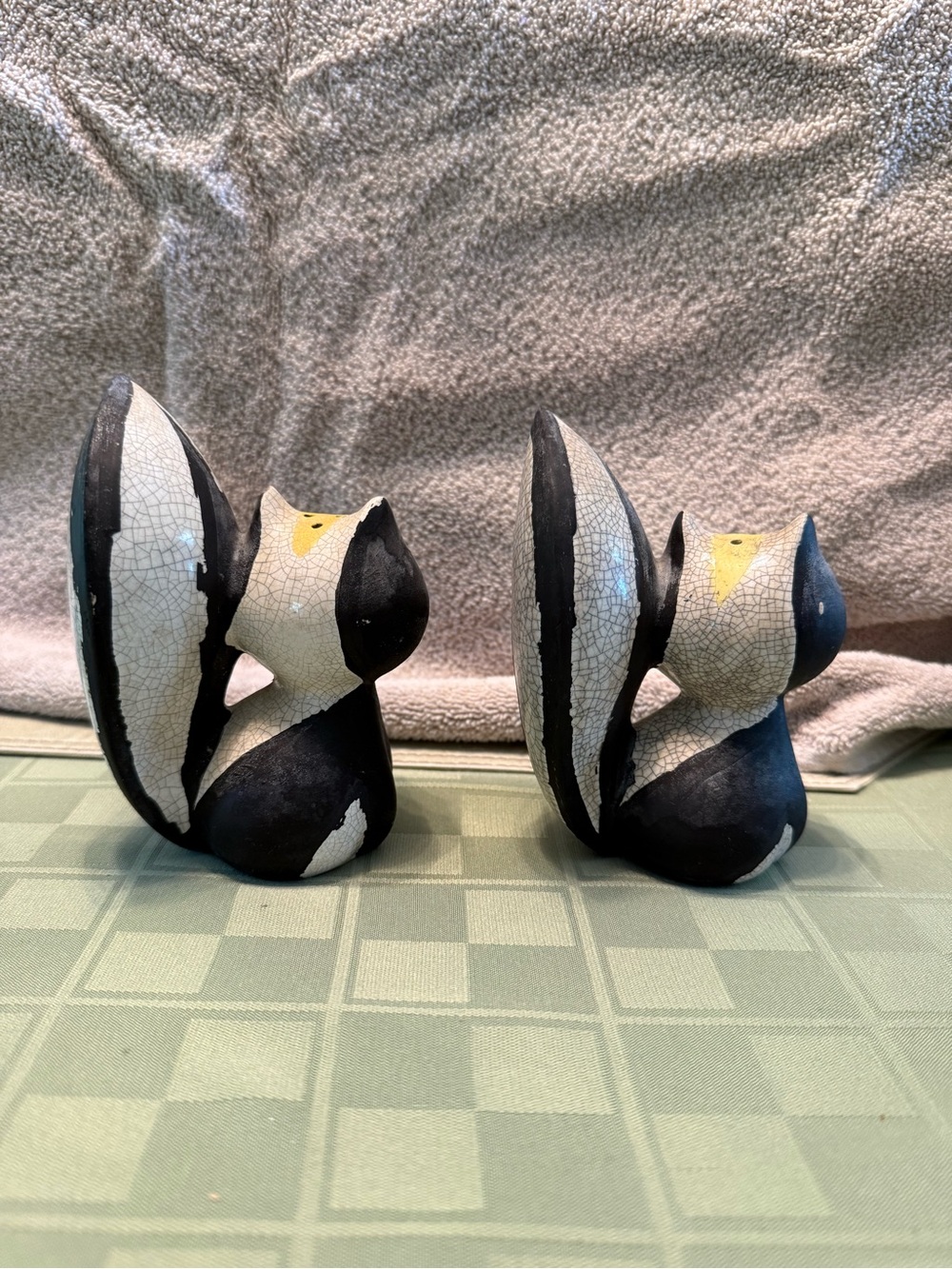MCM Ceramic Skunk Salt & Pepper Shakers napco Jewel Eyes Crackle Glaze - Picture 7 of 7